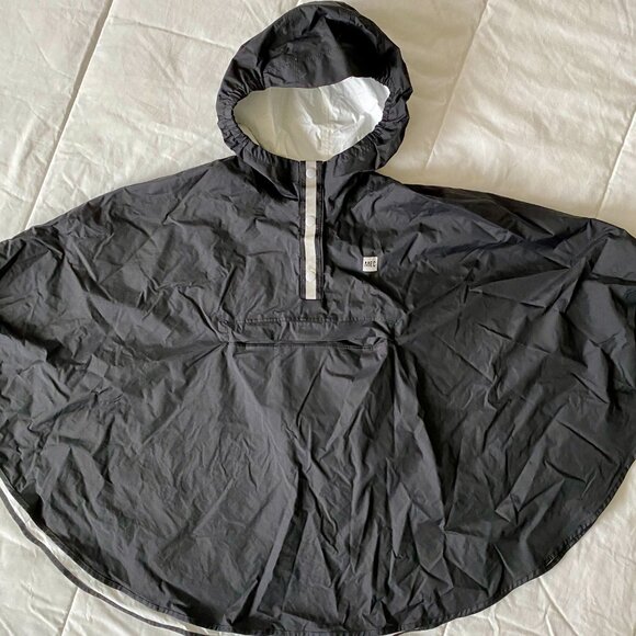 MEC Black Caught in the Rain Packable Poncho - Picture 2 of 16